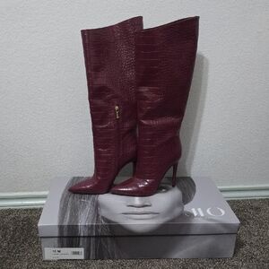 NIB JLo Burgundy Snakeskin Knee-High Boots Sz 10